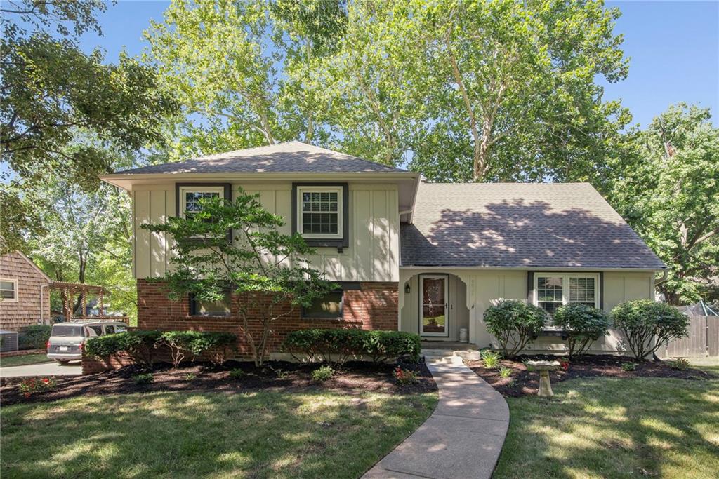 Photo of 9934 Ballentine Drive, Overland Park, KS 66214
