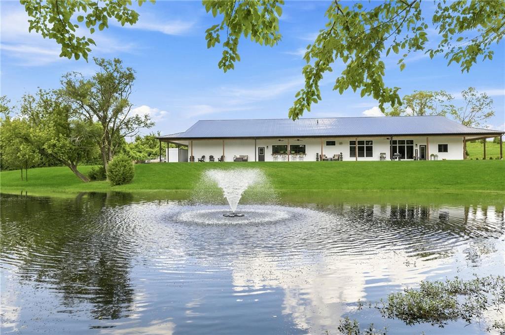 Photo of 12820 NW Crooked Road, Parkville, MO 64152