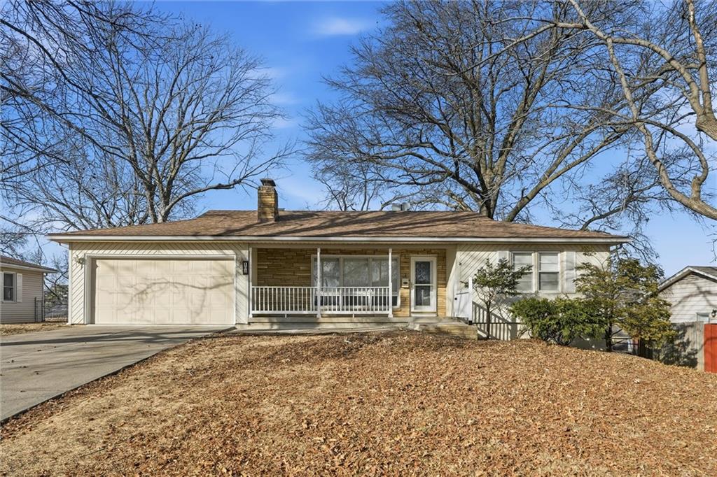 Photo of 102 NW 65th Street, Gladstone, MO 64118