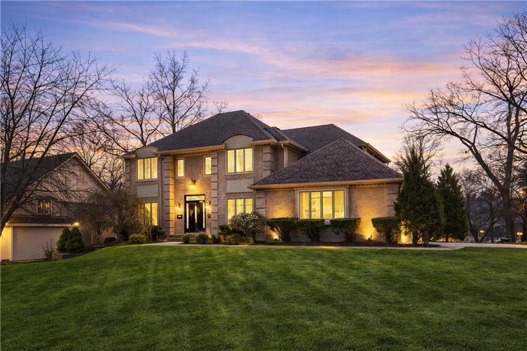 Photo of 132 The Woodlands Drive, Gladstone, MO 64119