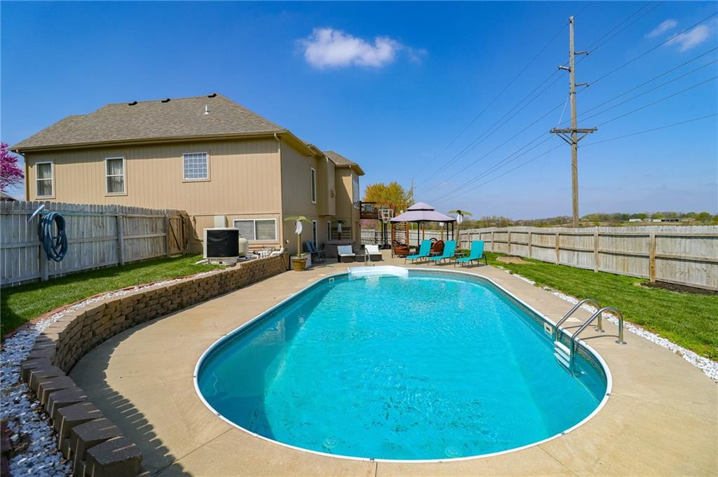 Photo of 1900 NE 24th Court, Blue Springs, MO 64029