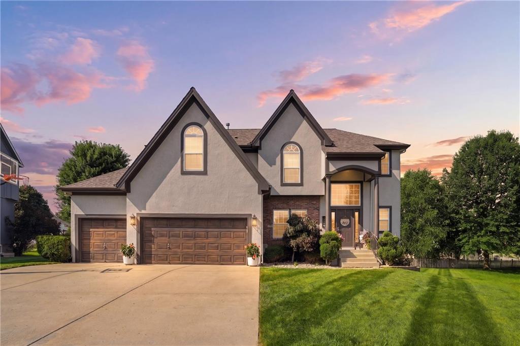 Photo of 1550 CARRIAGE Circle, Liberty, MO 64068