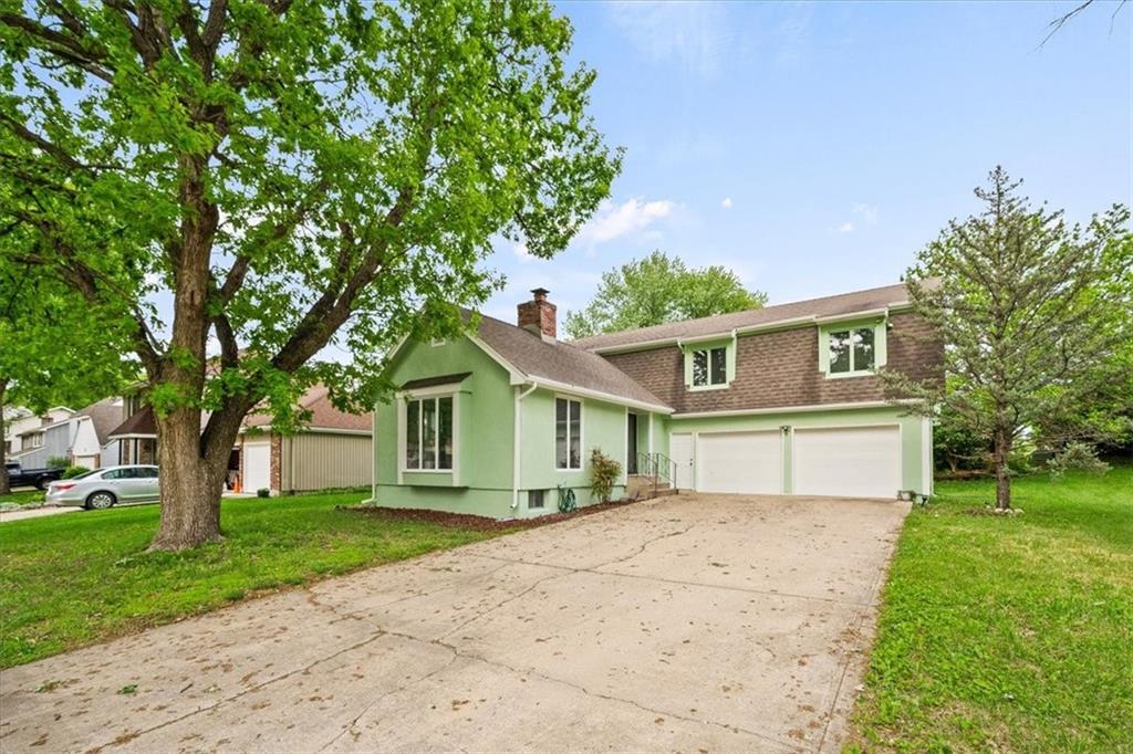 Photo of 14609 Laquinta Drive, Grandview, MO 64030