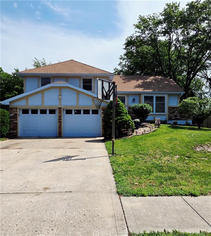 Photo of 1813 Place Liberte Drive, Liberty, MO 64068