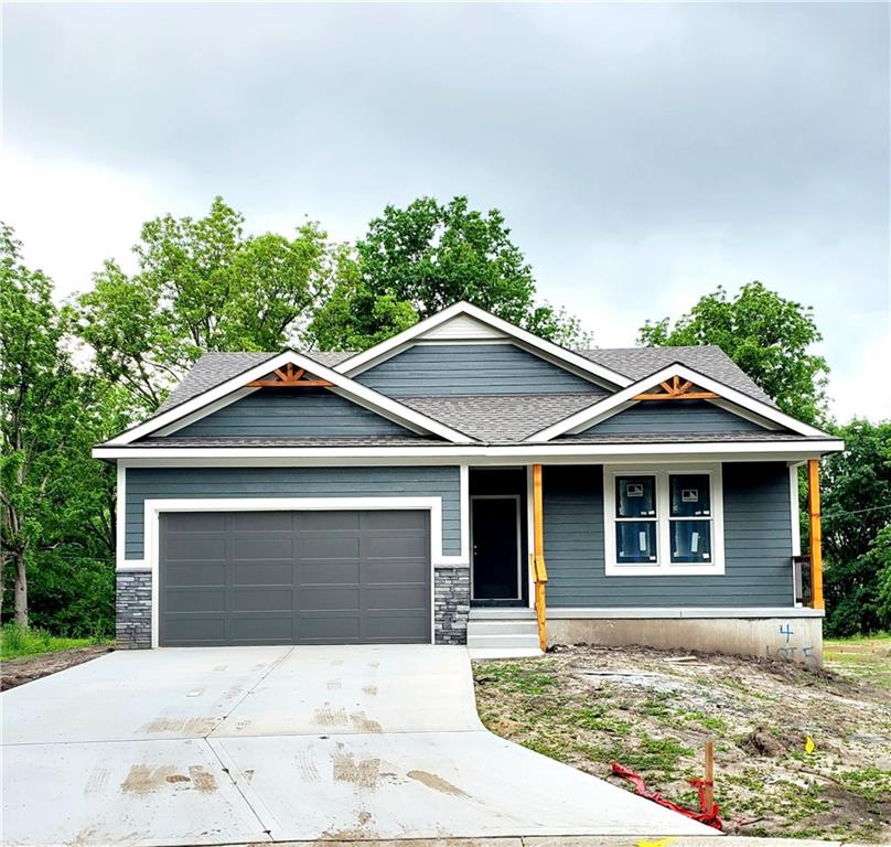Photo of 4 HIGHLAND Circle, Smithville, MO 64089