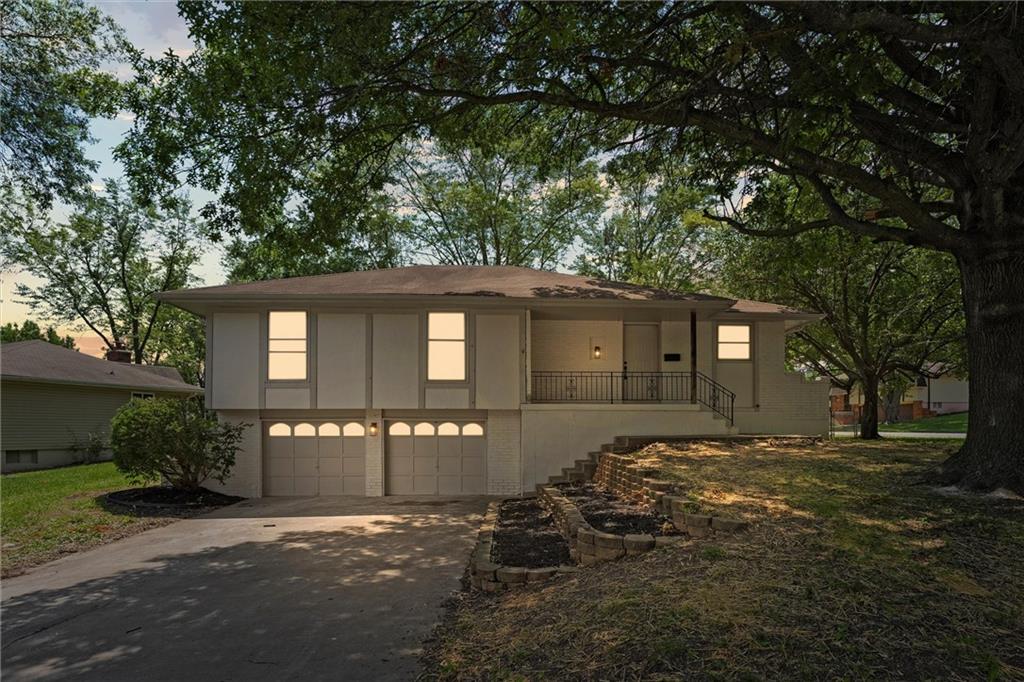 Photo of 13300 Palmer Avenue, Grandview, MO 64030