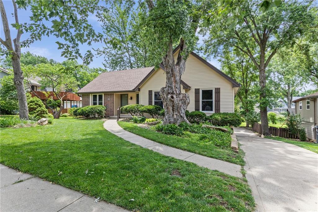 Photo of 1605 High Drive, Liberty, MO 64068