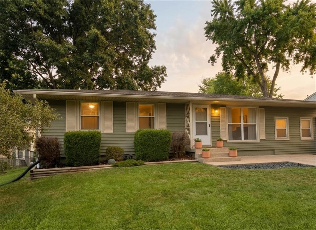 Photo of 1044 HIGHLAND Drive, Liberty, MO 64068