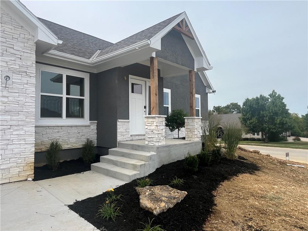 Photo of 800 SE Cedrus Lane, Blue Springs, MO 64014