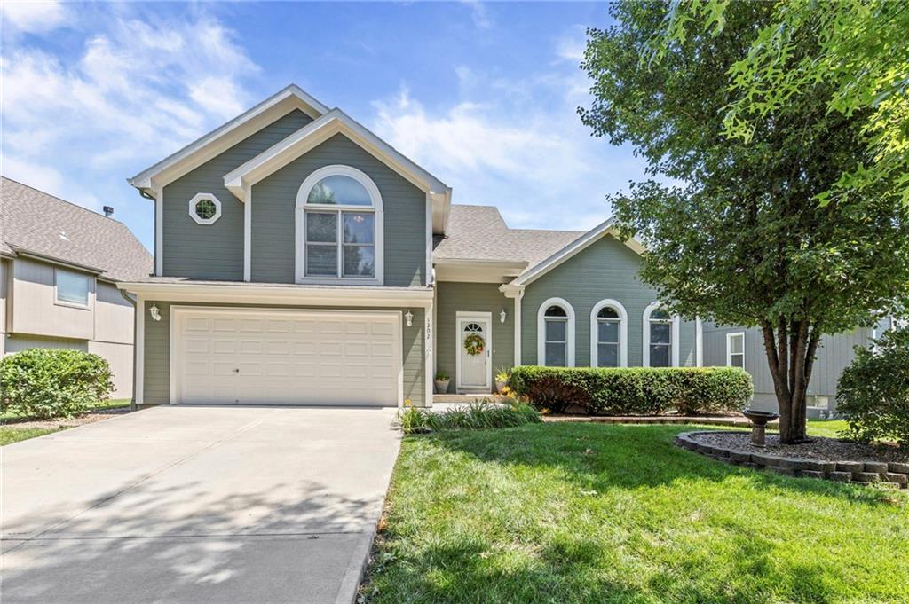 Photo of 1202 Aspen Drive, Smithville, MO 64089