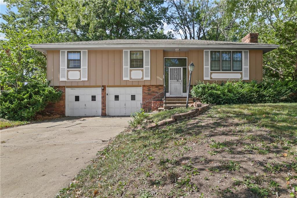 Photo of 12704 BRISTOL Avenue, Grandview, MO 64030