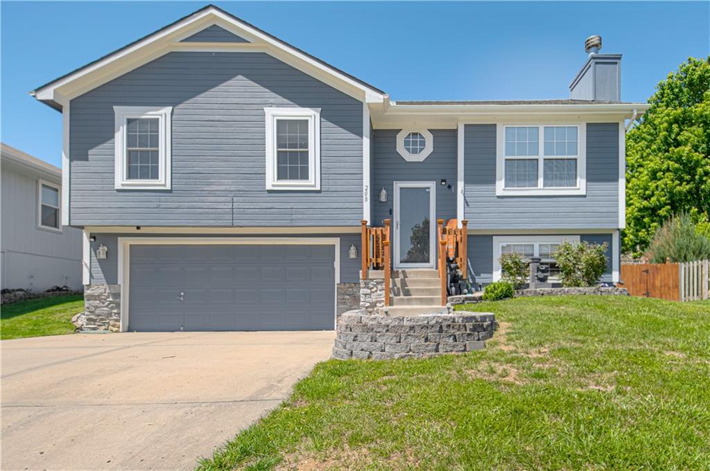 Photo of 208 Hampton Drive, Smithville, MO 64089