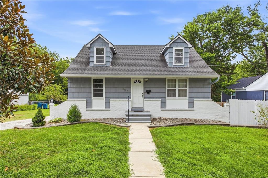 Photo of 407 N Fairview Avenue, Liberty, MO 64068