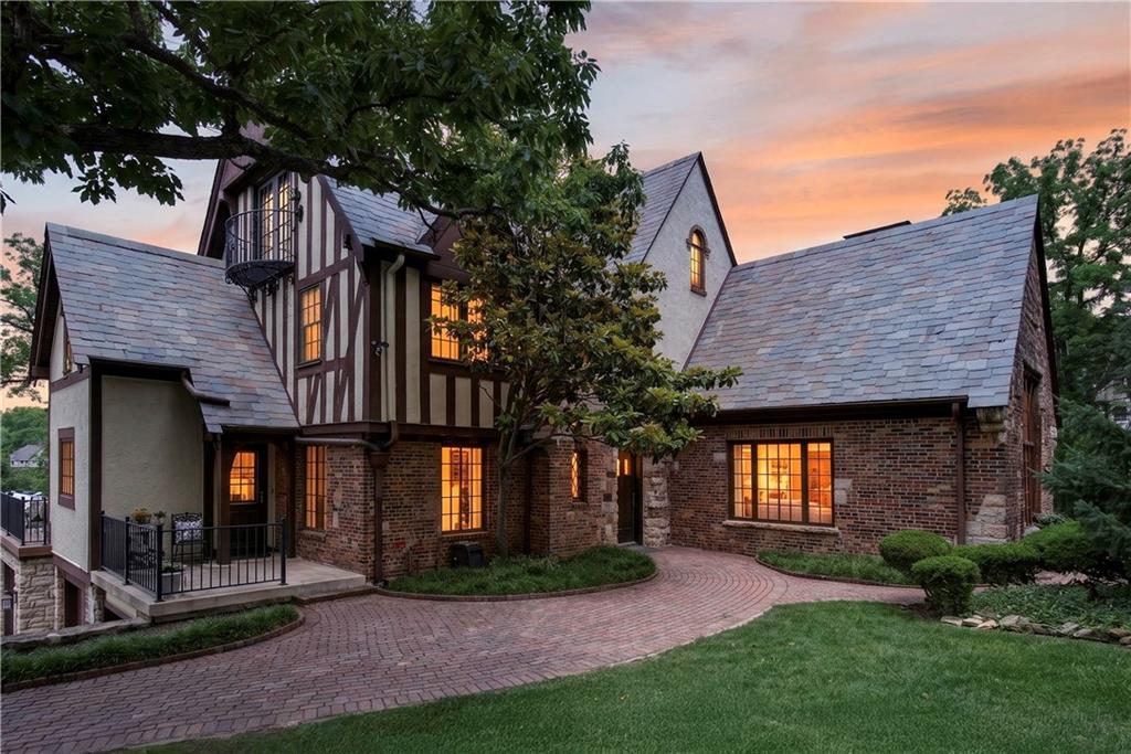 Photo of 840 Rockwell Lane, Kansas City, MO 64112