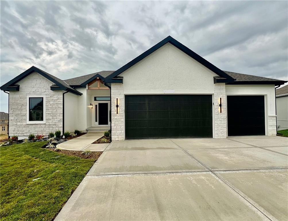 Photo of 1909 Longview Drive, Liberty, MO 64068