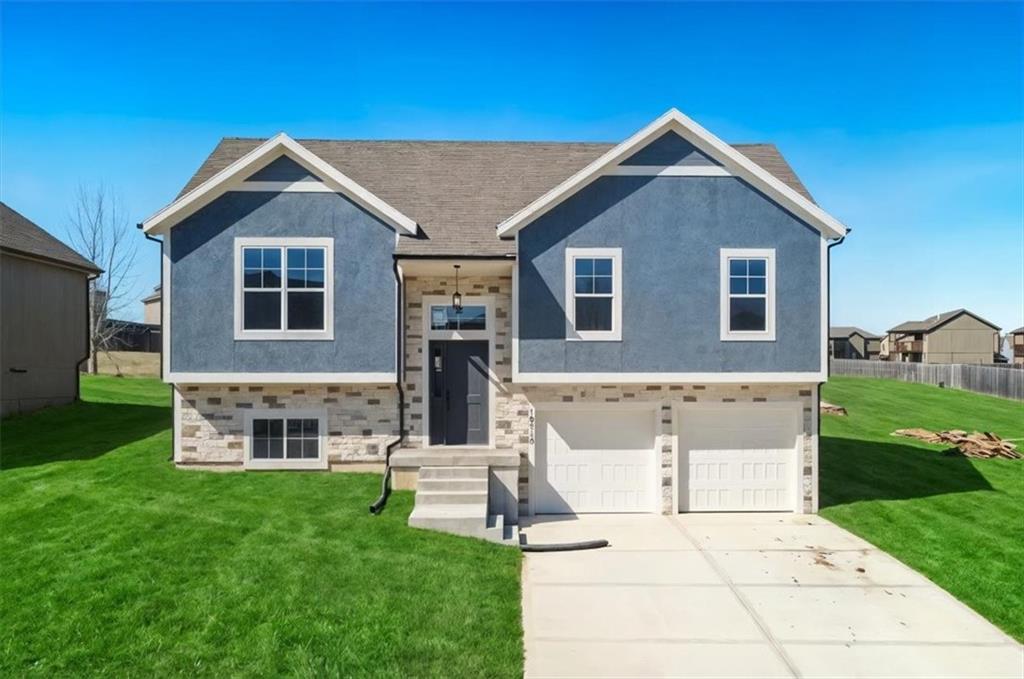 Photo of 18410 Rock Creek Drive, Smithville, MO 64089