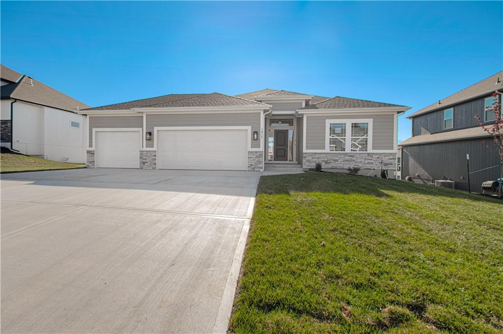 Photo of 1015 Poplar Lane, Liberty, MO 64068