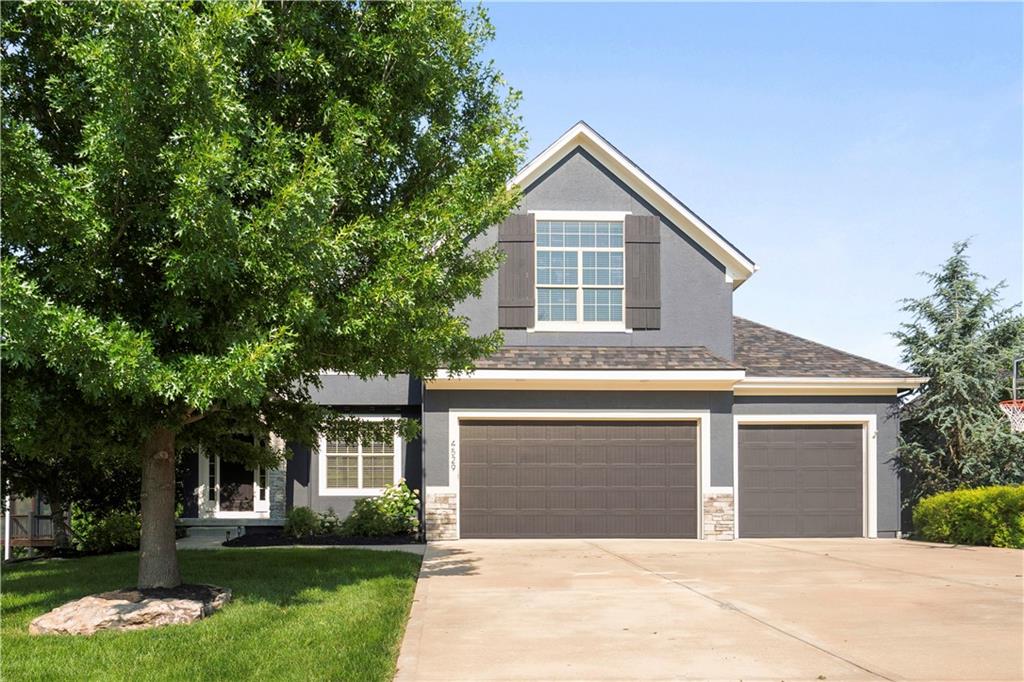 Photo of 4529 LAKECREST Drive, Shawnee, KS 66218
