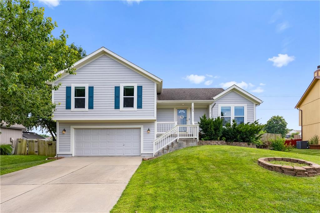 Photo of 1045 E PUMPKIN RIDGE Street, Gardner, KS 66030