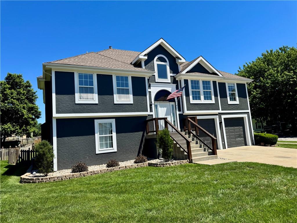 Photo of 414 Donegal Drive, Smithville, MO 64089