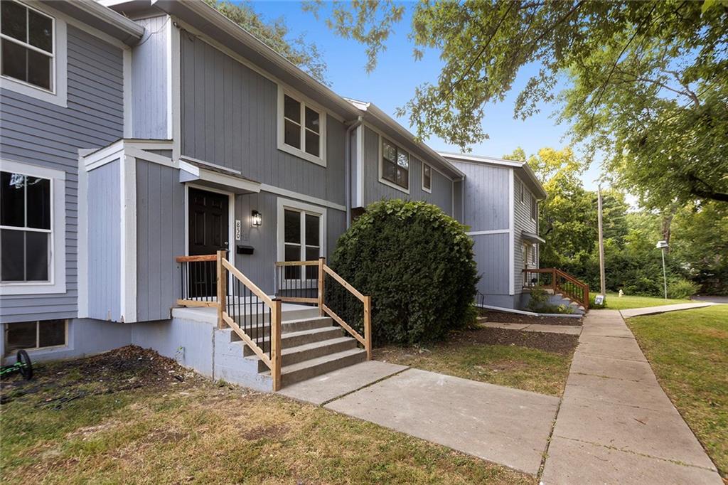 Photo of 850 Lakeview Drive, Grandview, MO 64030