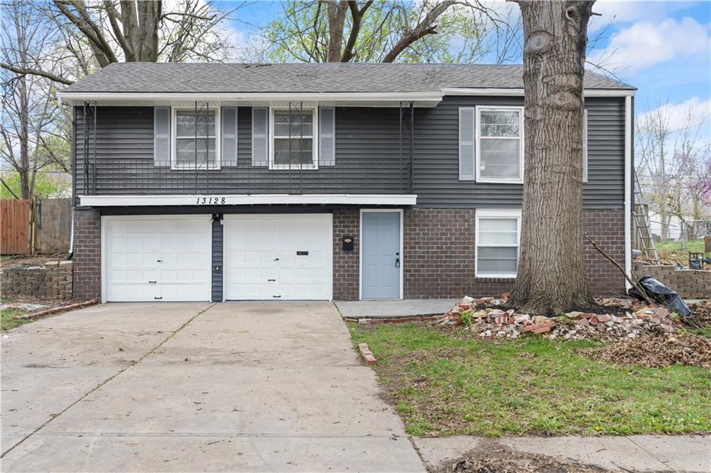 Photo of 13128 Ashland Avenue, Grandview, MO 64030