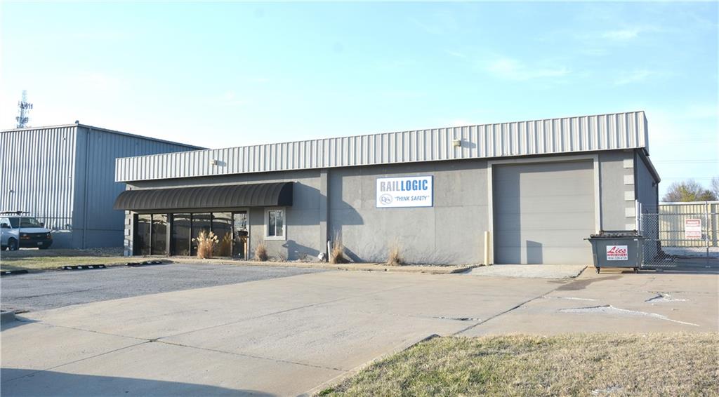 Photo of 2929 E US Highway 40 Highway, Blue Springs, MO 64015