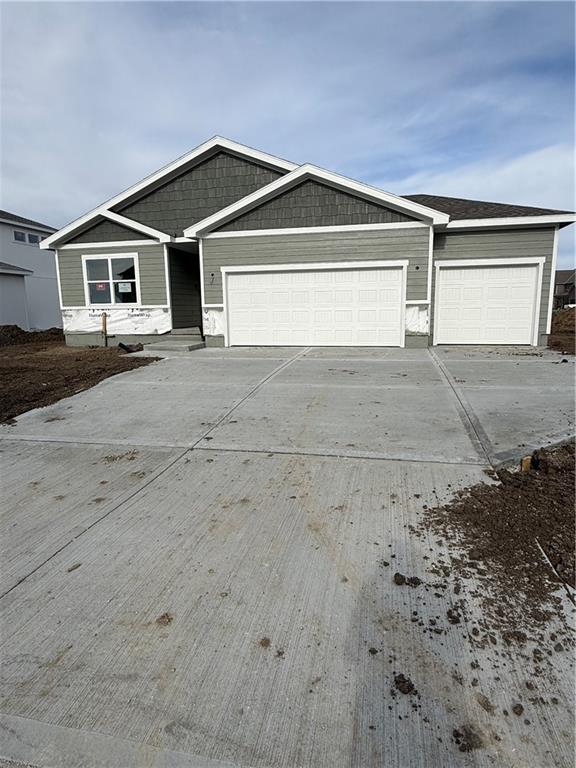 Photo of 501 NE Newport Drive, Blue Springs, MO 64014