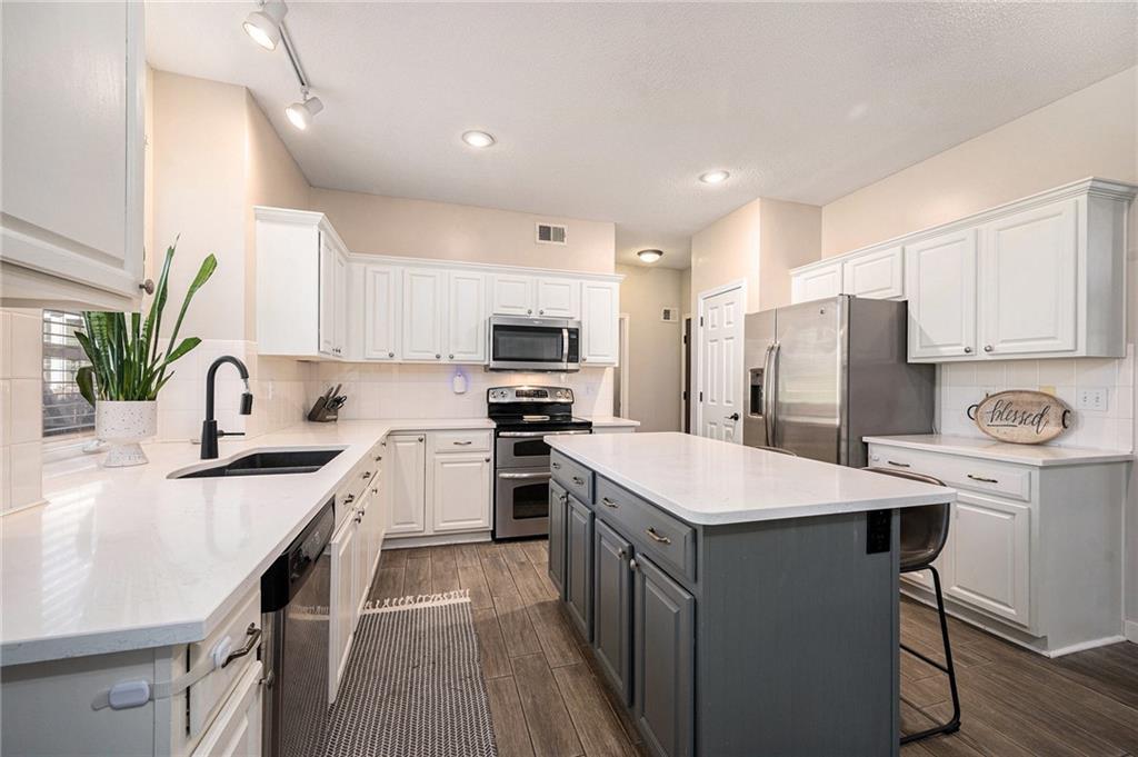 Photo of 1588 Columbine Court, Liberty, MO 64068