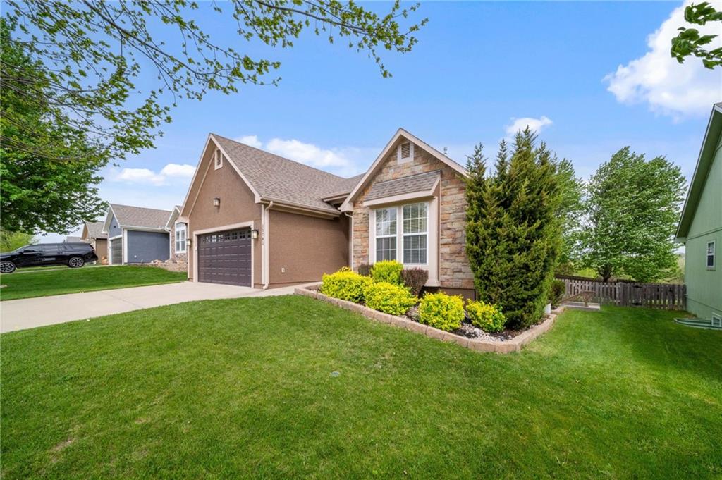Photo of 13782 Valleyview Way, Bonner Springs, KS 66012