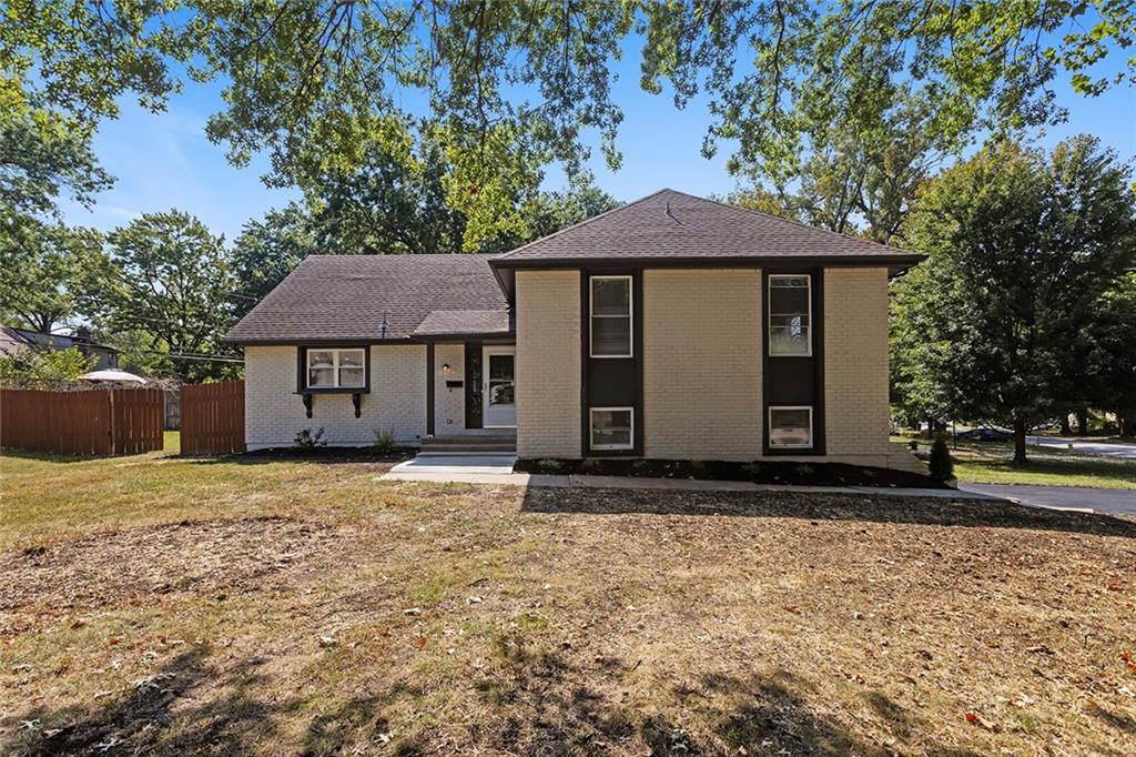 Photo of 12801 Winchester Avenue, Grandview, MO 64030