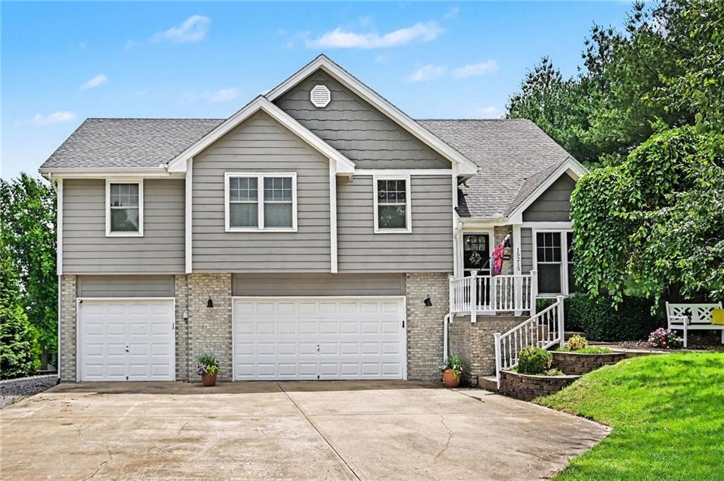 Photo of 15215 Terra Pulchra Drive, Smithville, MO 64089