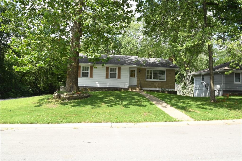 Photo of 13218 Craig Avenue, Grandview, MO 64030