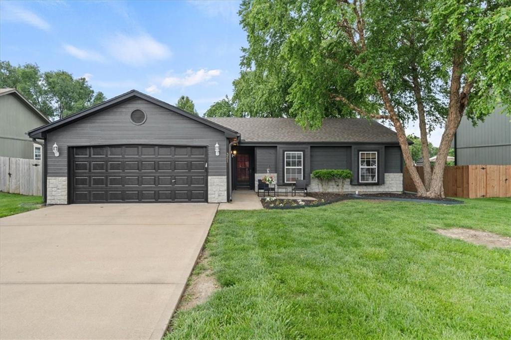 Photo of 351 W Skylark Street, Gardner, KS 66030