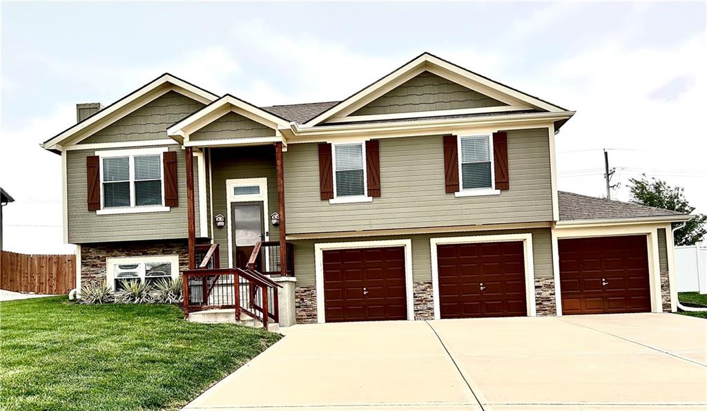 Photo of 1212 Viola Street, Smithville, MO 64089