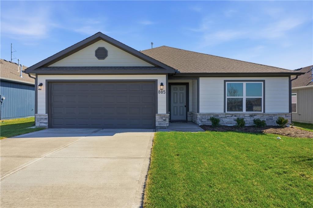 Photo of 588 W Bluebird Street, Gardner, KS 66030