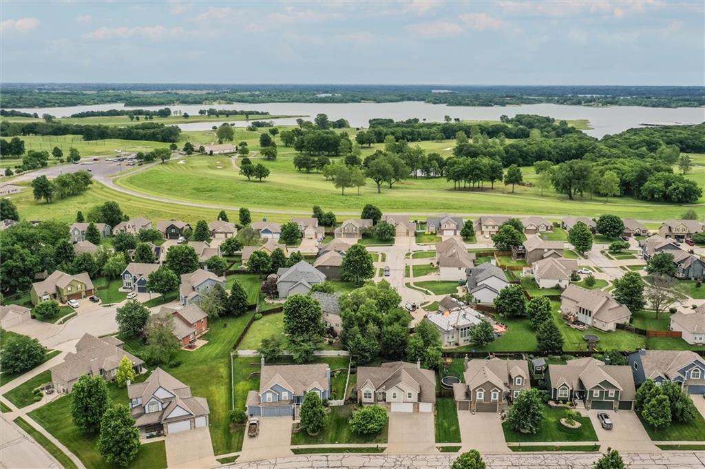 Photo of 18109 Guinevere Court, Smithville, MO 64089