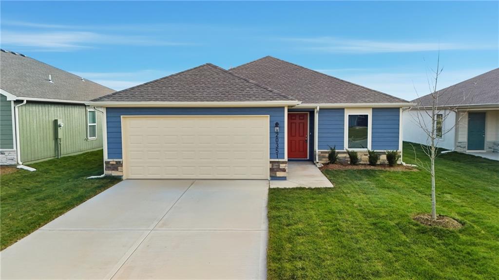 Photo of 597 W Bluebird Street, Gardner, KS 66030