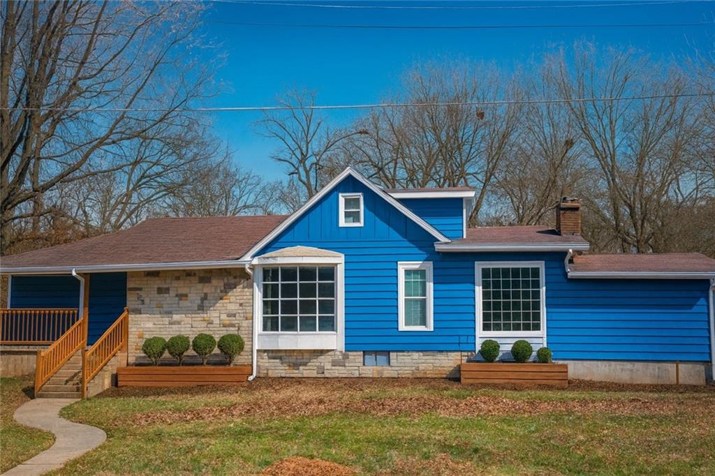 Photo of 320 N Fairview Avenue, Liberty, MO 64068