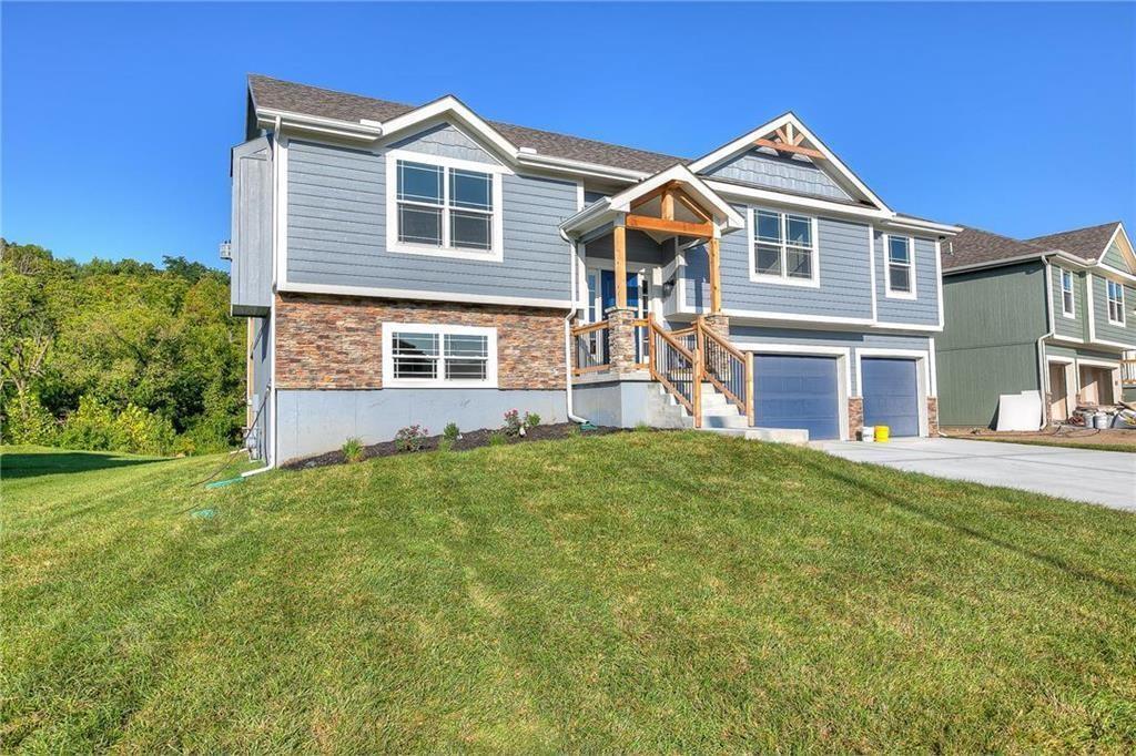 Photo of 527 Skyview Lane, Liberty, MO 64068
