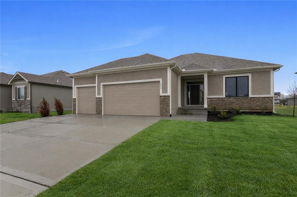 Photo of 217 SW Chelmsford Drive, Blue Springs, MO 64014