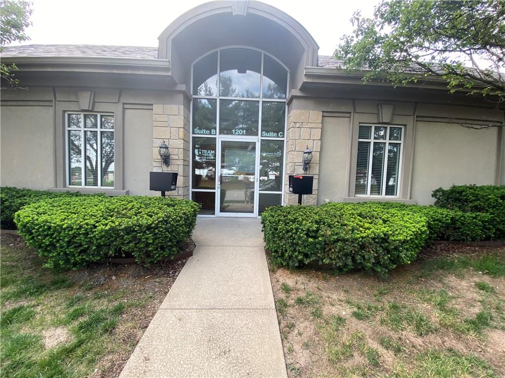 Photo of 1201 NW North Ridge Drive, Blue Springs, MO 64015