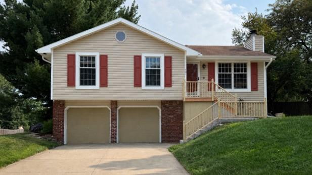 Photo of 501 Sharon Drive, Liberty, MO 64068