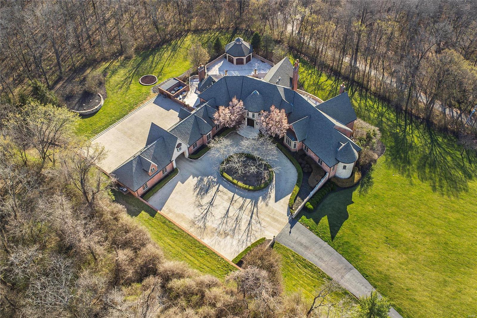 Photo of 1290 Dry Ridge Road, Town and Country, MO 63131