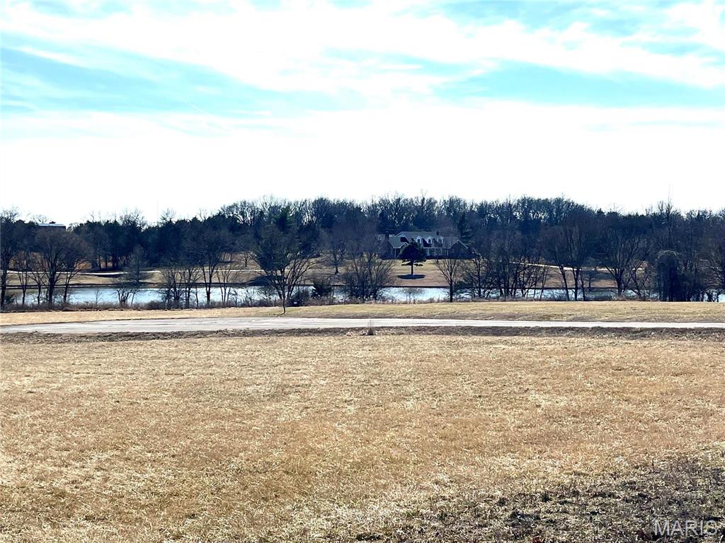 Photo of 1 GRAND LAKE CIRCLE, Lebanon, MO 65536