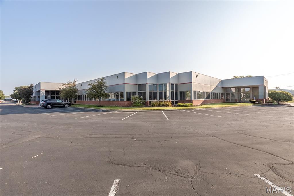 Photo of 702 Spirit 40 Park Drive, Chesterfield, MO 63005