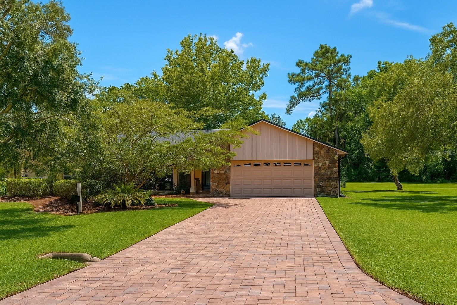 Photo of 605 WATER OAK LANE, LONGWOOD, FL 32779