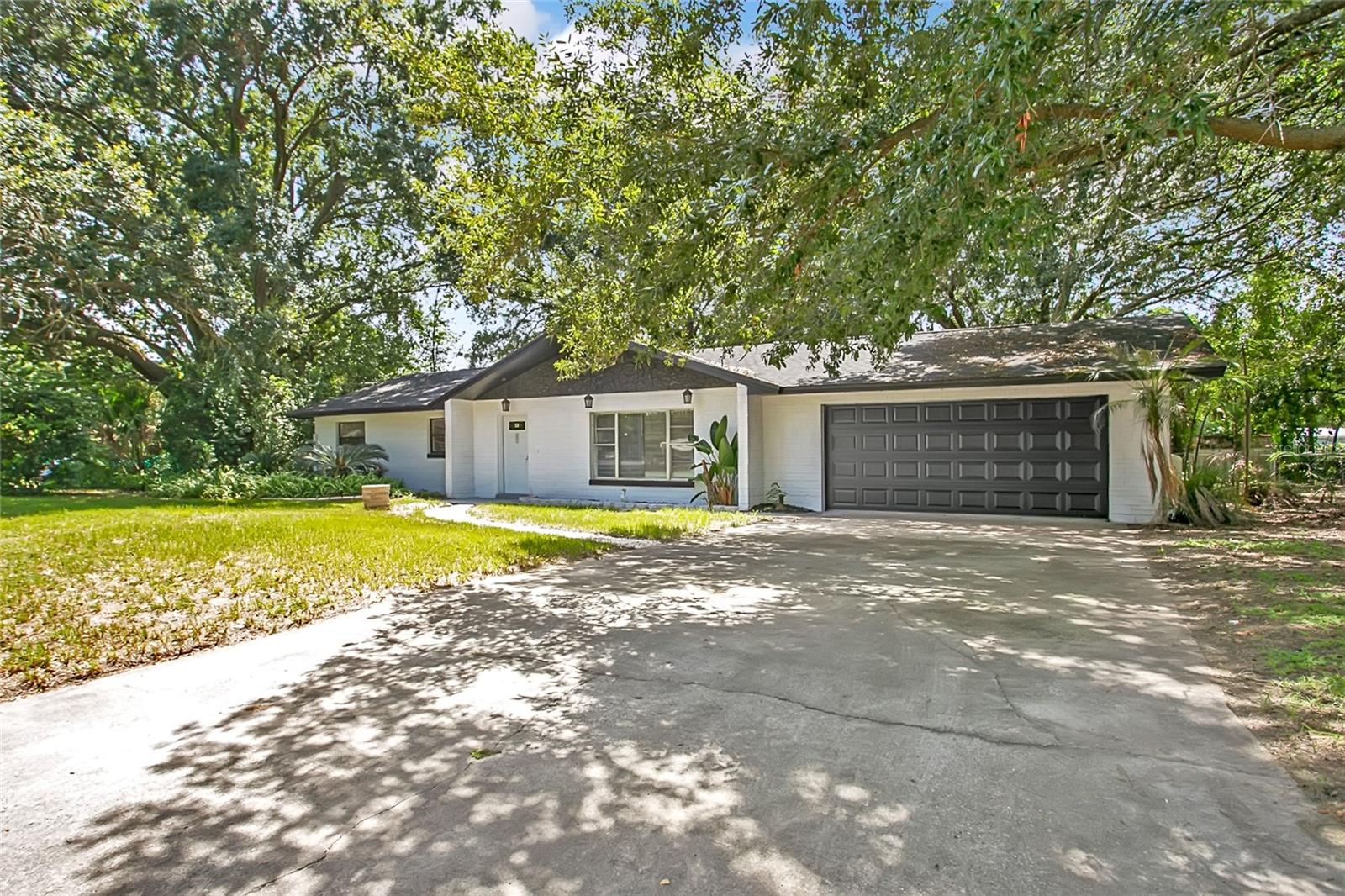 Photo of 1221 FOREST CIRCLE, ALTAMONTE SPRINGS, FL 32714