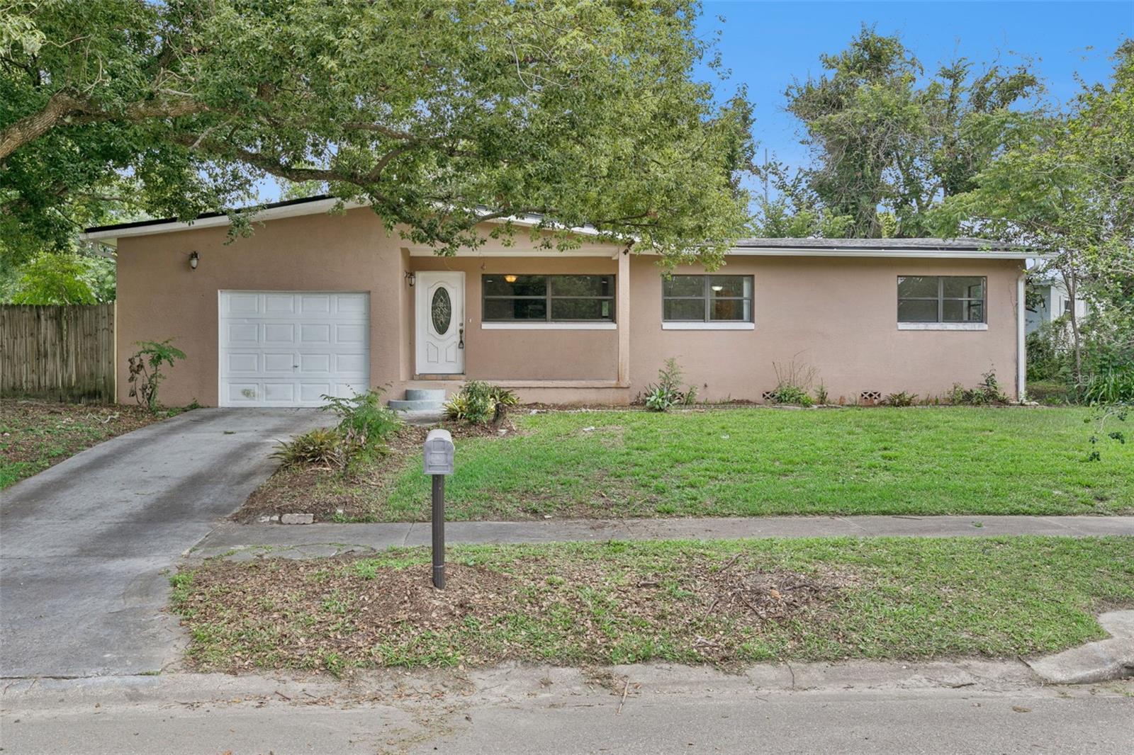 Photo of 163 LAKE HARRIET DRIVE, ALTAMONTE SPRINGS, FL 32714
