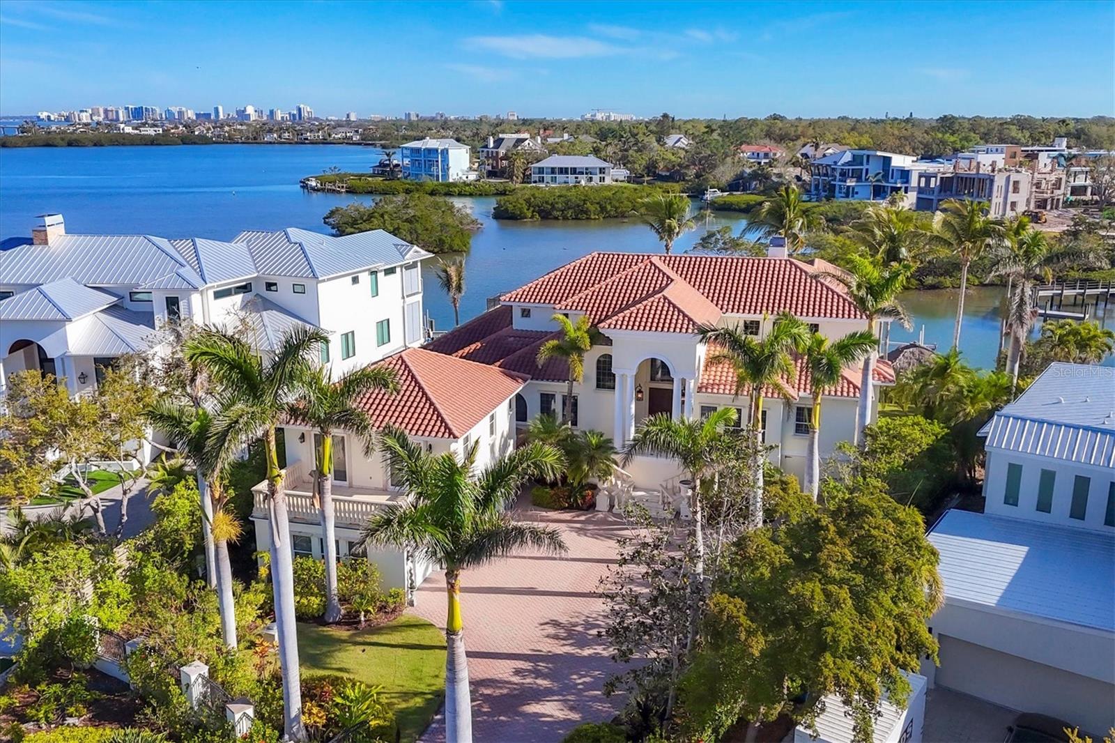 Photo of 1137 N LAKE SHORE DRIVE, SARASOTA, FL 34231
